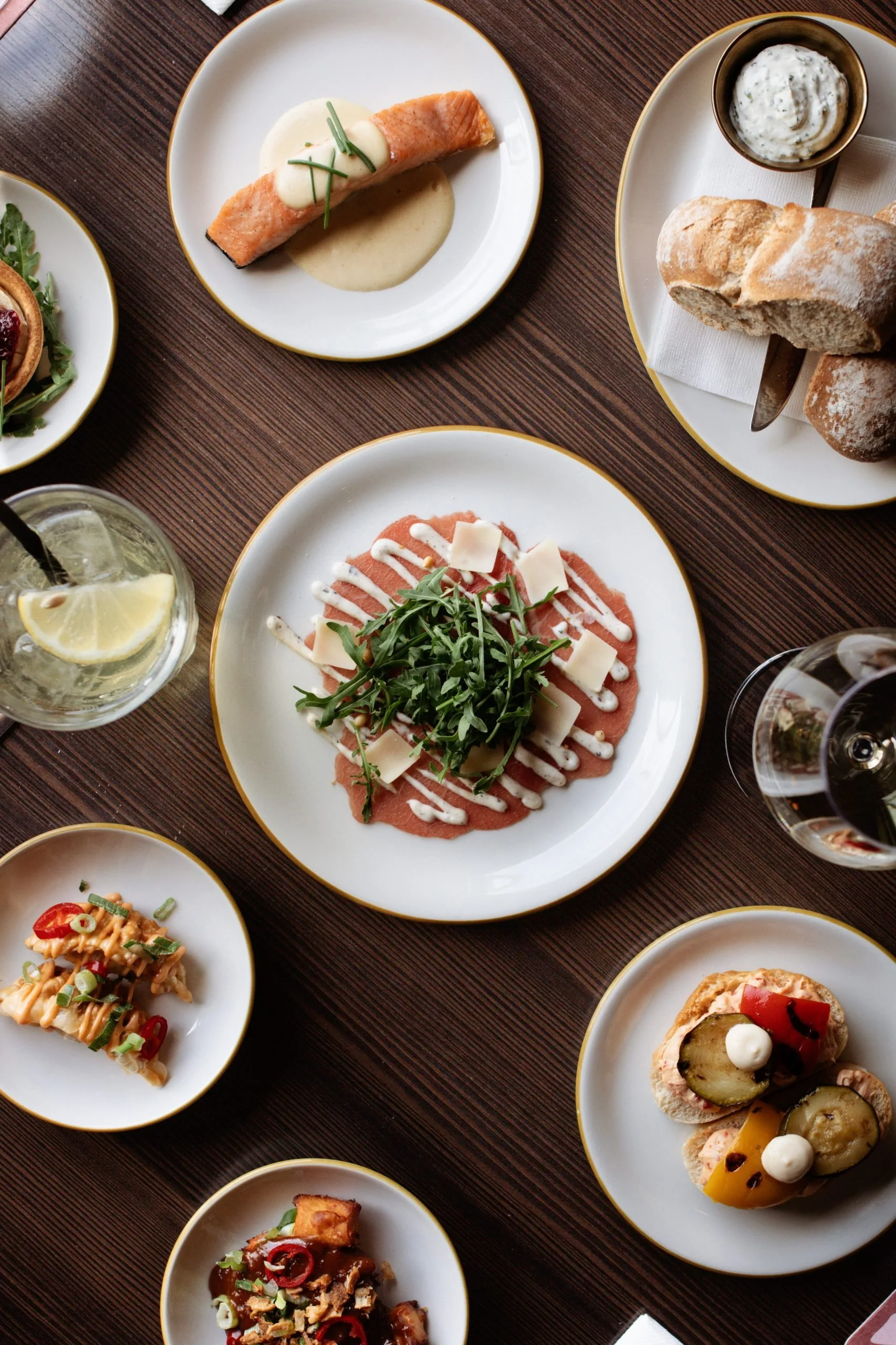 The web bakery x heinde – flatlay